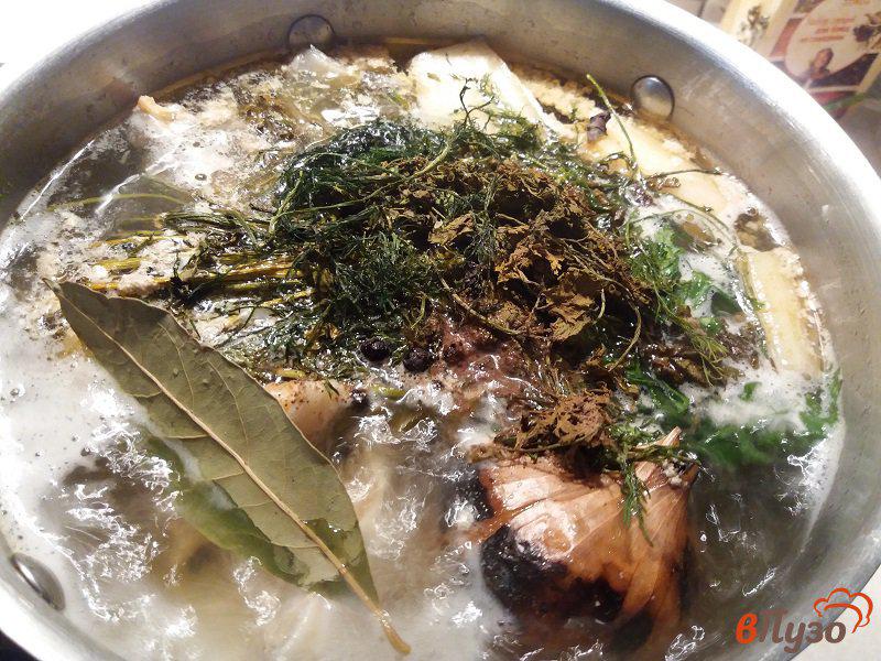 Фото приготовление рецепта: Рыбная солянка из форели шаг №3