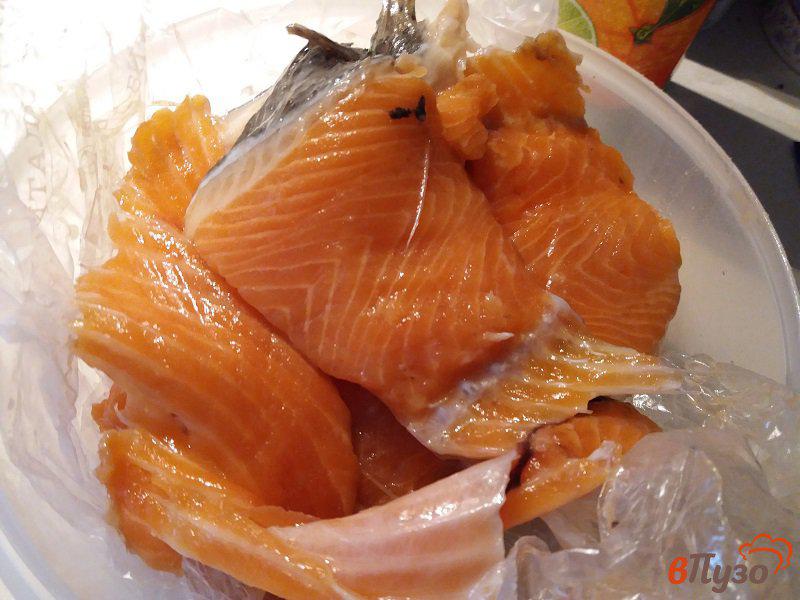 Фото приготовление рецепта: Рыбная солянка из форели шаг №4