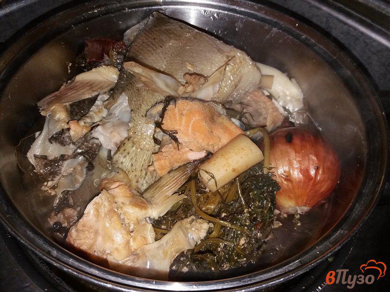 Фото приготовление рецепта: Рыбная солянка из форели шаг №5