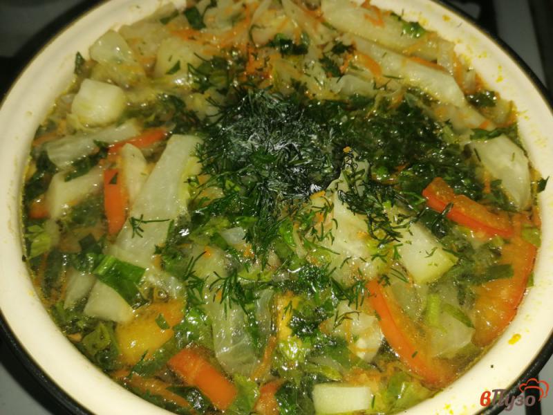 Фото приготовление рецепта: Капустный суп с кольраби, перцем и горчицей шаг №10
