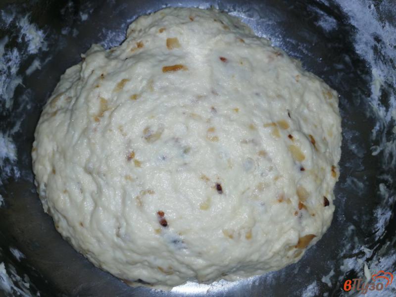 Фото приготовление рецепта: Белый хлеб с жареным луком шаг №7
