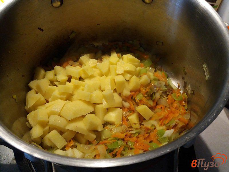 Фото приготовление рецепта: Картофельный суп шаг №5