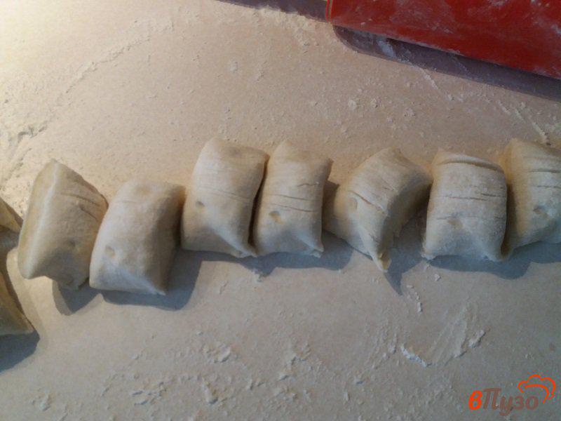 Фото приготовление рецепта: Чебуреки с мясом шаг №7