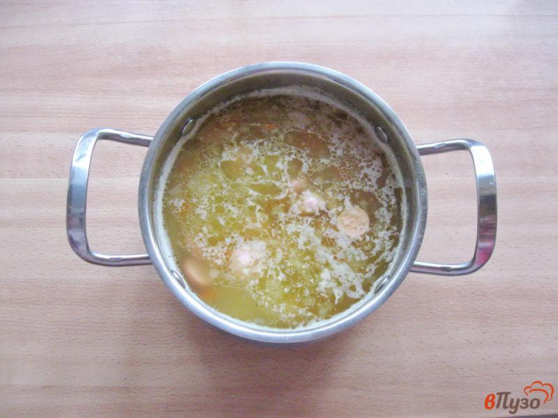 Фото приготовление рецепта: Суп с желтой чечевицей и сосисками шаг №6