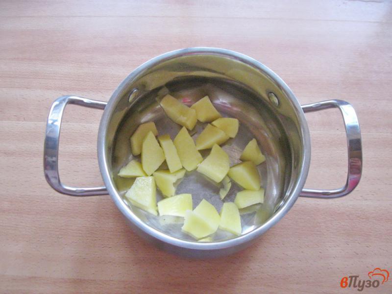 Фото приготовление рецепта: Суп с желтой чечевицей и сосисками шаг №1