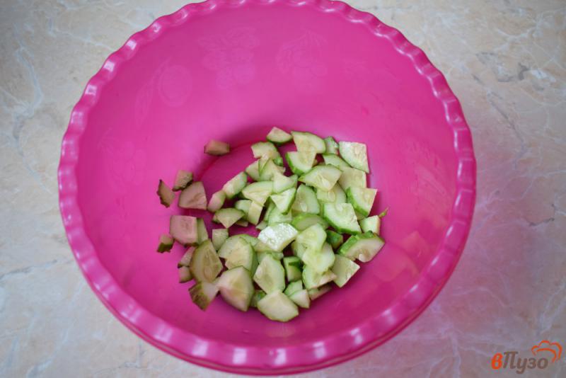 Фото приготовление рецепта: Салат из свежих овощей с пекинской капустой на майонезе шаг №1