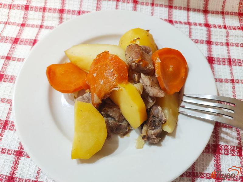 Фото приготовление рецепта: Картофель запечённый в рукаве с овощами и мясом шаг №9