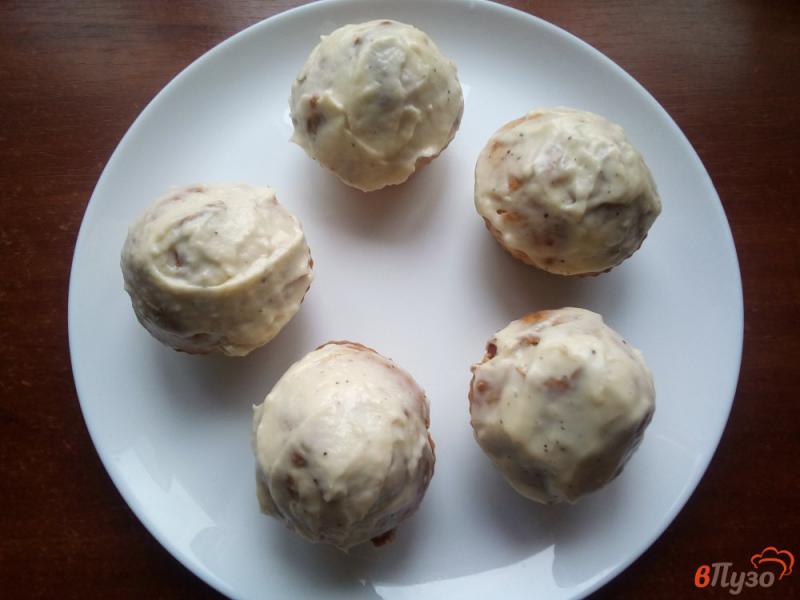 Фото приготовление рецепта: Закусочные кексы с ветчиной и сыром шаг №10