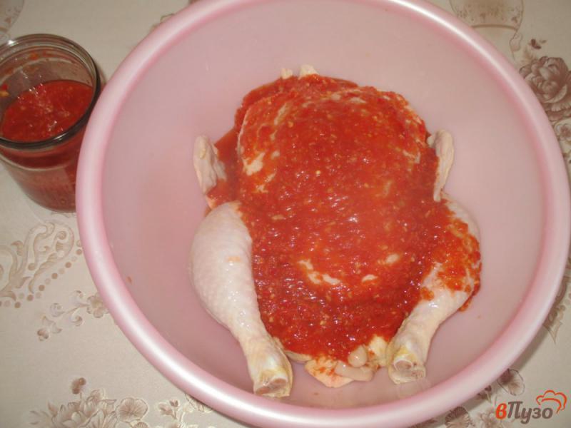 Фото приготовление рецепта: Курица запеченная на подставке в аджике шаг №2
