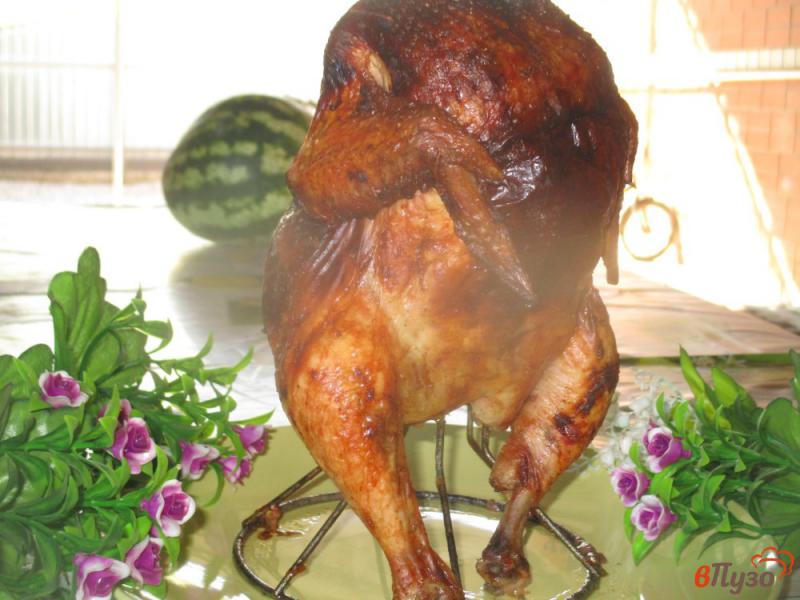 Фото приготовление рецепта: Курица запеченная на подставке в аджике шаг №5