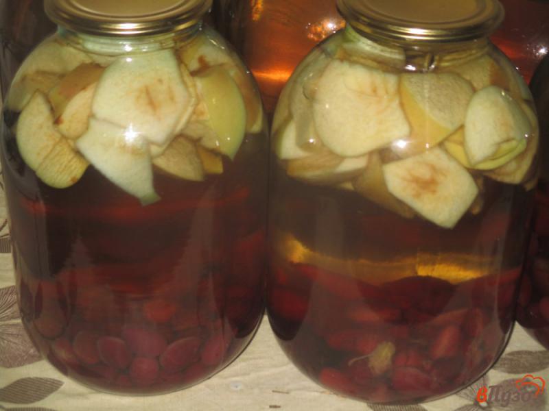 Фото приготовление рецепта: Компот из кизила с яблоками на зиму шаг №3