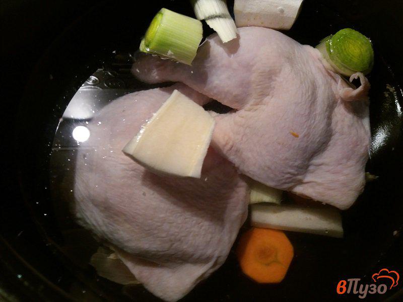 Фото приготовление рецепта: Куриный бульон по-американски шаг №3