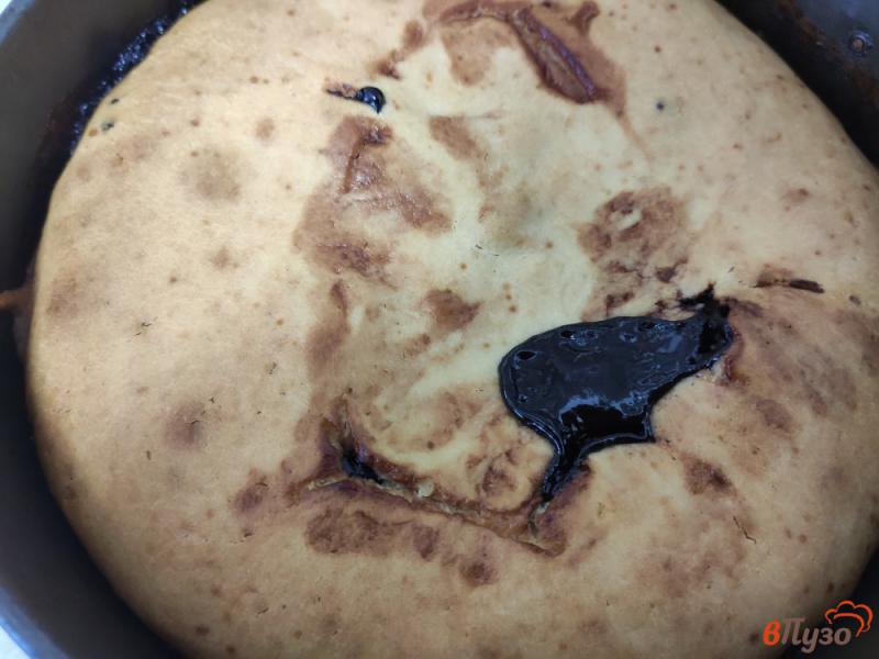 Фото приготовление рецепта: Пирог с шоколадом и вишней шаг №11