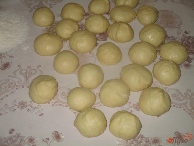 Фото приготовление рецепта: Сладкие пирожки с персиковым джемом шаг №8