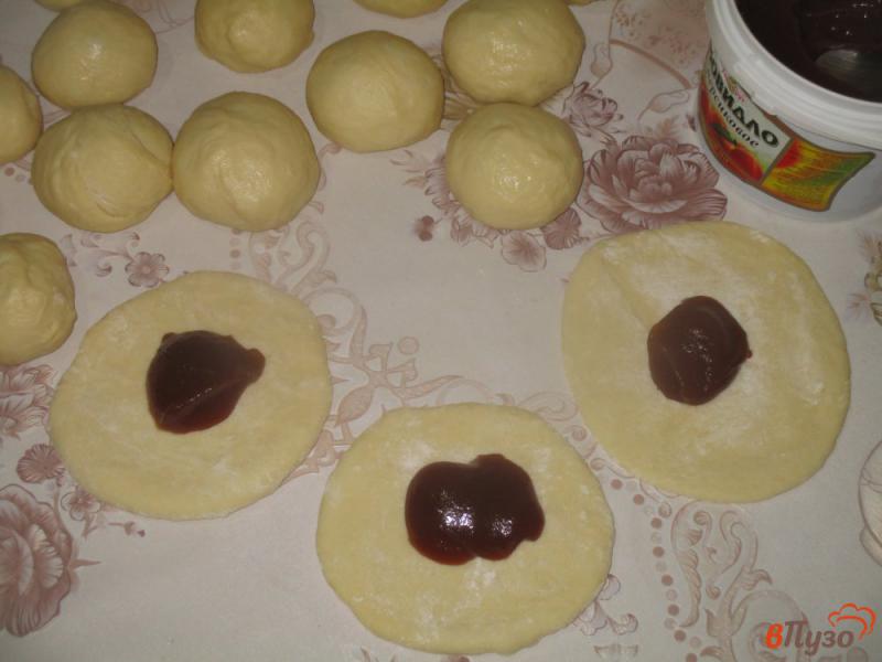 Фото приготовление рецепта: Сладкие пирожки с персиковым джемом шаг №9