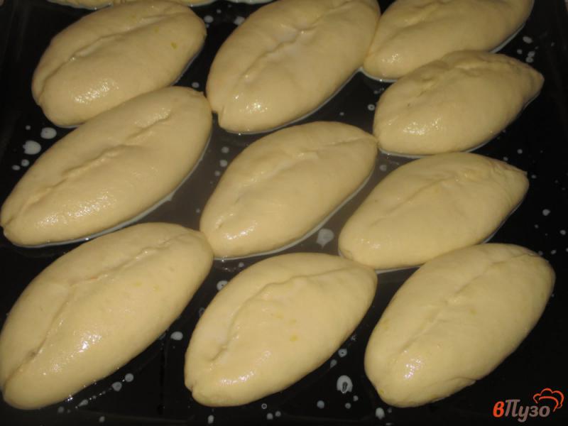 Фото приготовление рецепта: Сладкие пирожки с персиковым джемом шаг №12