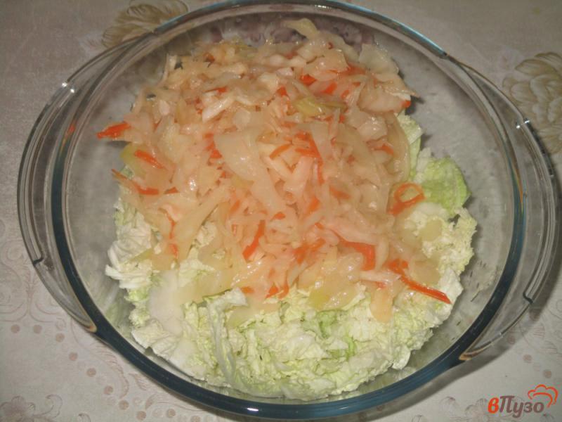 Фото приготовление рецепта: Салат овощной с квашеной и пекинской капустой шаг №1