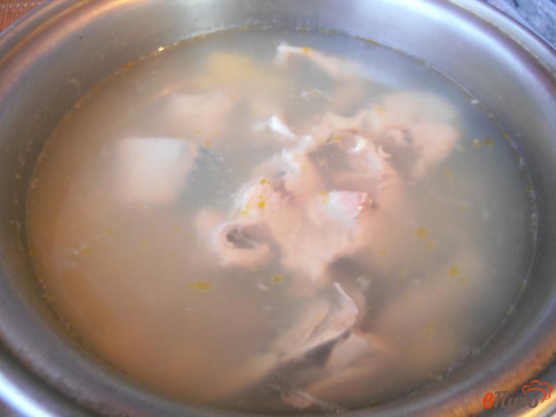 Фото приготовление рецепта: Суп картофельный со скумбрией шаг №5