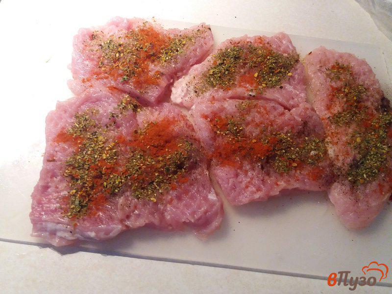 Фото приготовление рецепта: Отбивные из свинины в маринаде из азиатских трав шаг №2