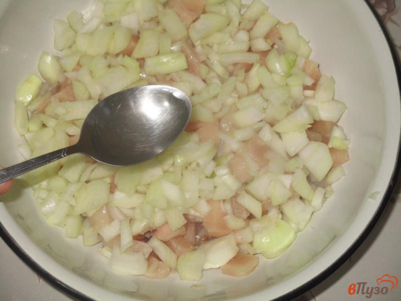 Фото приготовление рецепта: Куриная грудка в маринаде на сковороде шаг №3