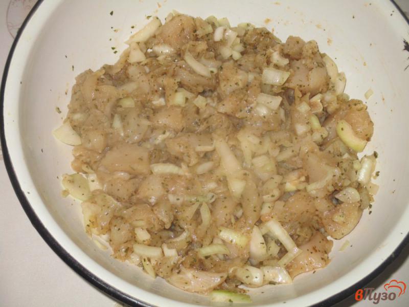 Фото приготовление рецепта: Куриная грудка в маринаде на сковороде шаг №5