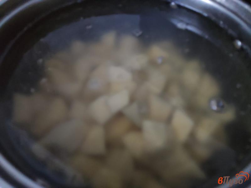 Фото приготовление рецепта: Сырный суп с фрикадельками шаг №1