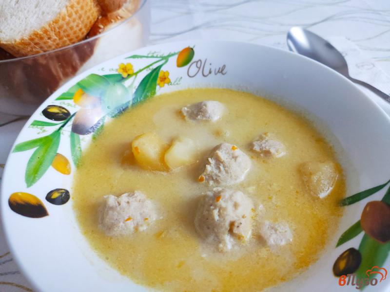 Фото приготовление рецепта: Сырный суп с фрикадельками шаг №8