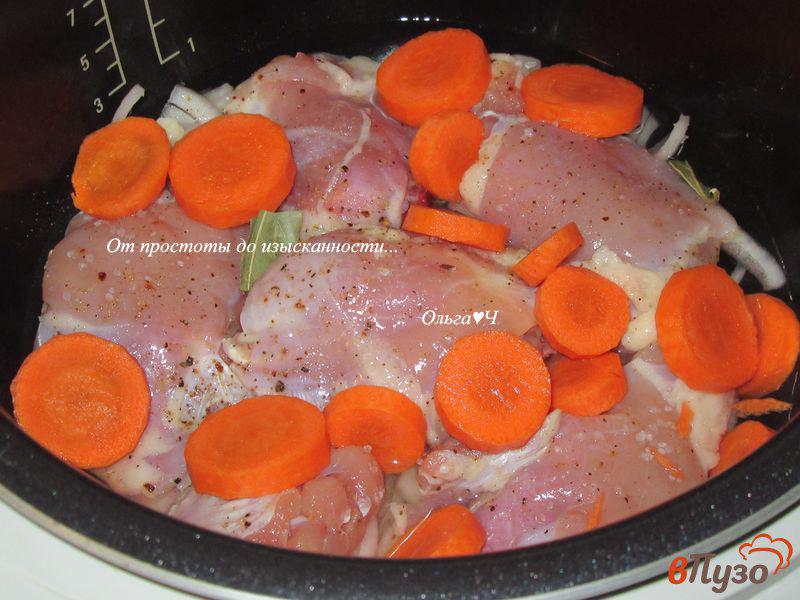 Фото приготовление рецепта: Курица с морковью и брокколи в мультиварке шаг №3