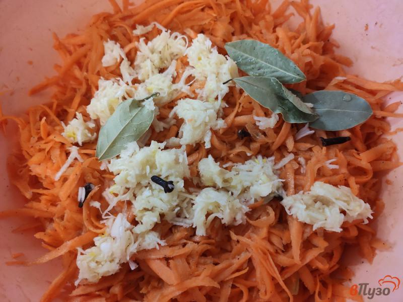 Фото приготовление рецепта: Морковь по-корейски с копчёной паприкой шаг №5