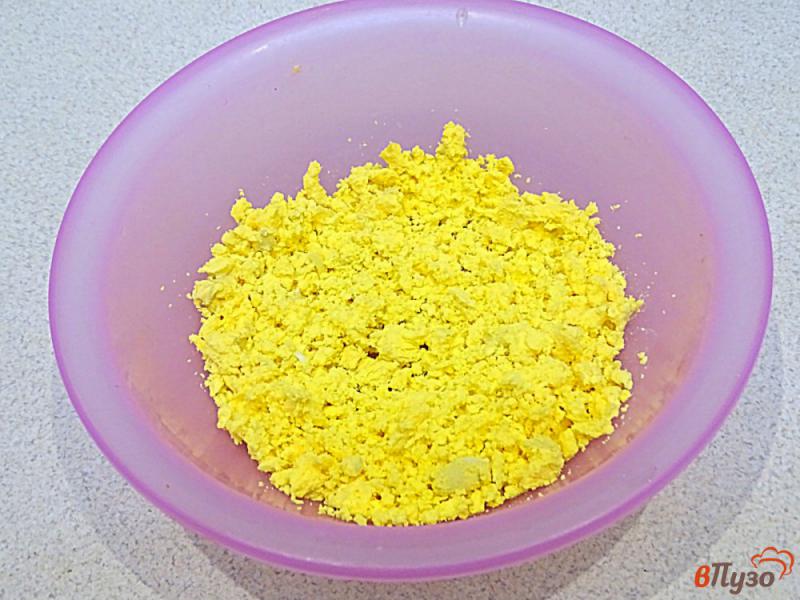 Фото приготовление рецепта: Салат с консервированной скумбрией шаг №2