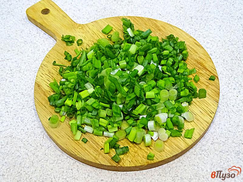 Фото приготовление рецепта: Салат с консервированной скумбрией шаг №8