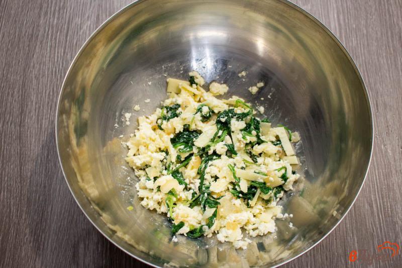 Фото приготовление рецепта: Улитка с сыром и шпинатом шаг №6