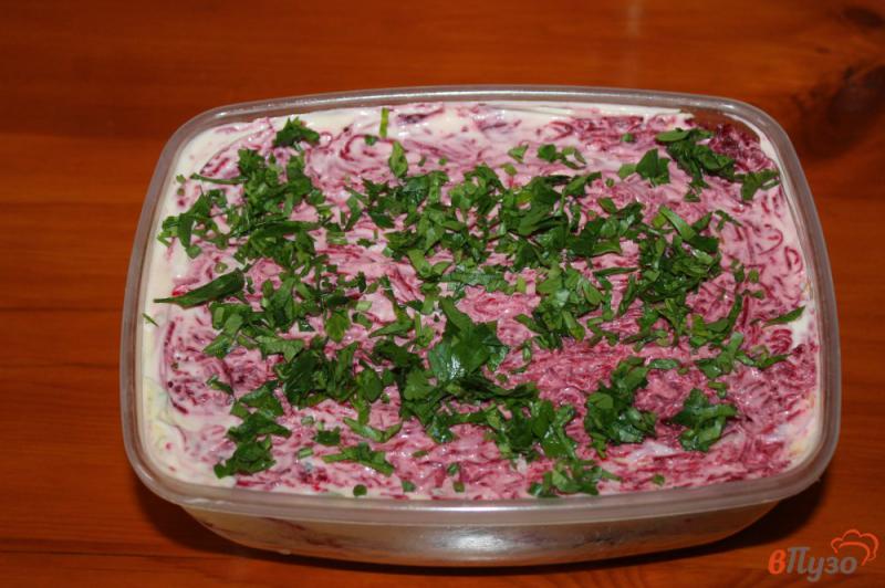Фото приготовление рецепта: Салат « Грибы под овощной шубой» шаг №7