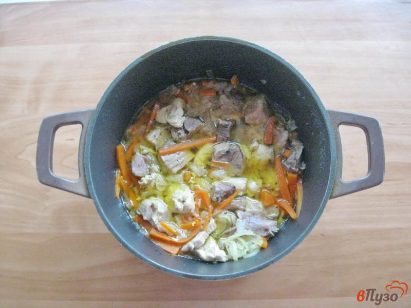 Фото приготовление рецепта: Рисовая каша со свининой и курицей шаг №3