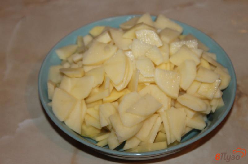 Фото приготовление рецепта: Жареный картофель с паприкой и колбасой шаг №1