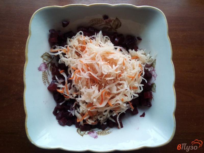 Фото приготовление рецепта: Салат со свеклы с консервированным нутом шаг №3