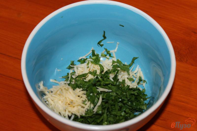 Фото приготовление рецепта: Закуска из кабачка в кляре со сметанно - сырным соусом шаг №4
