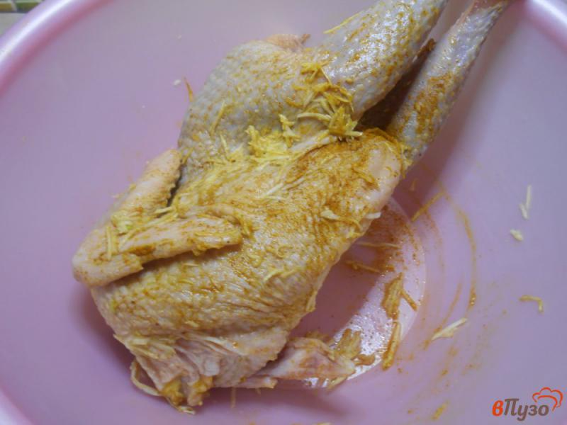 Фото приготовление рецепта: Курица домашняя запеченная с чесноком в рукаве шаг №3
