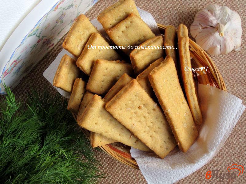 Фото приготовление рецепта: Цельнозерновые крекеры с семенами льна шаг №5