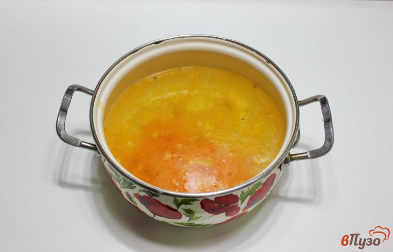 Фото приготовление рецепта: Суп с овсяными хлопьями и сосисками шаг №2