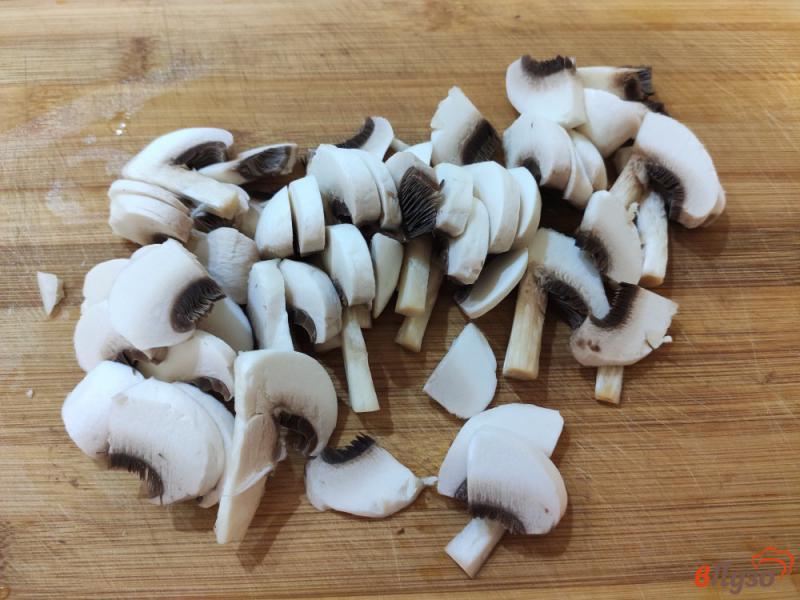 Фото приготовление рецепта: Овсяная каша с грибами и яйцом шаг №1