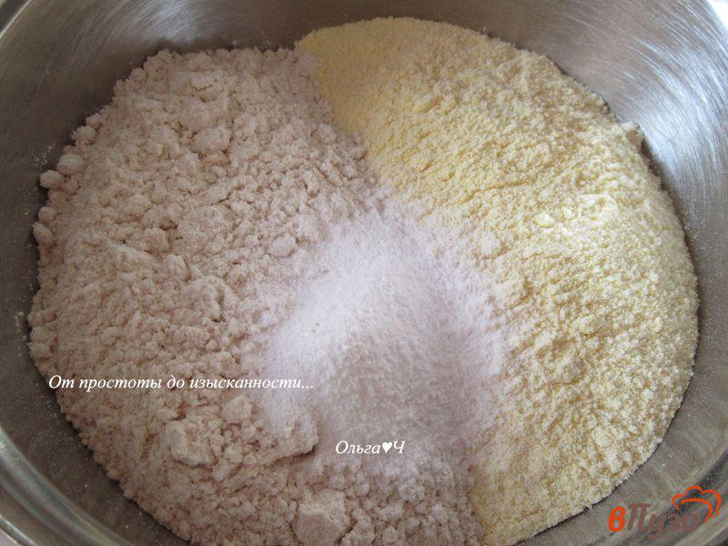 Фото приготовление рецепта: Кукурузный кекс с курагой и Мусковадо шаг №3