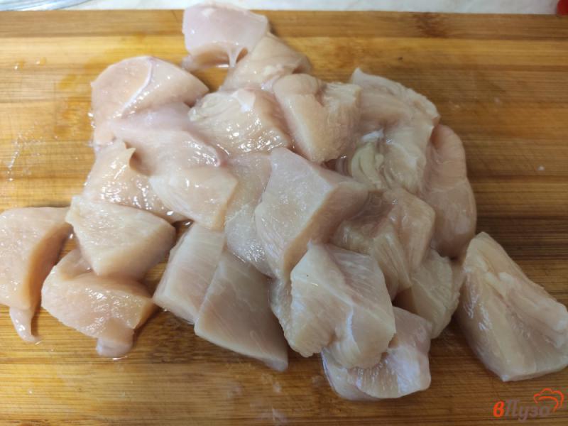 Фото приготовление рецепта: Запеканка из куриного филе и шампиньонов шаг №1