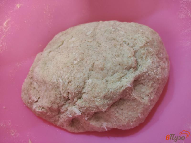 Фото приготовление рецепта: Цельнозерновые булочки с кунжутом шаг №3