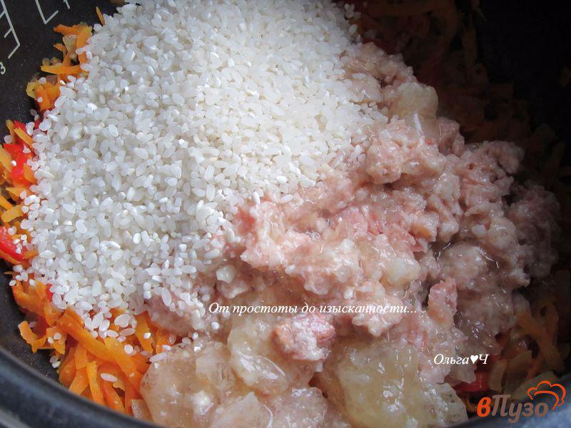Фото приготовление рецепта: Рис с тушенкой в мультиварке шаг №3