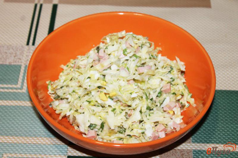 Фото приготовление рецепта: Салат из белокочанной капусты с колбасой шаг №5