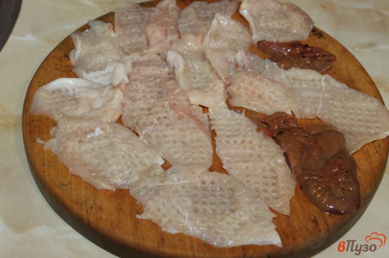 Фото приготовление рецепта: Отбивные из куриного филе в сырном кляре с чесноком шаг №2