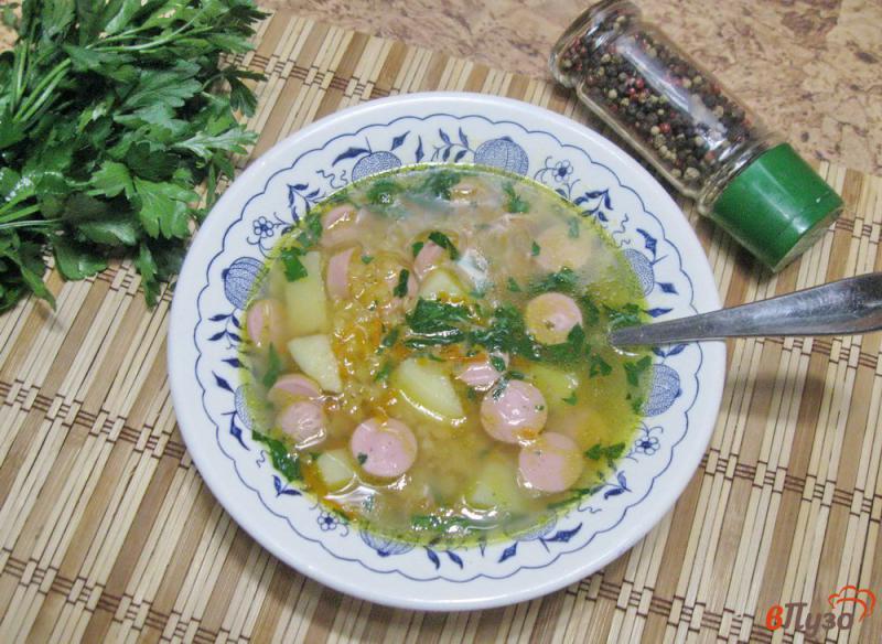 Фото приготовление рецепта: Суп с красной чечевицей и сосисками шаг №6