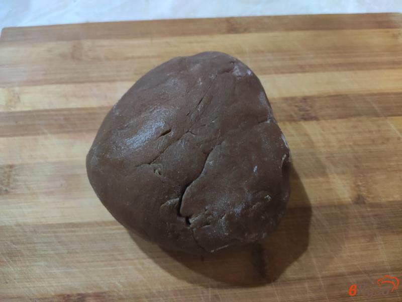 Фото приготовление рецепта: Шоколадное печенье с изюмом шаг №4