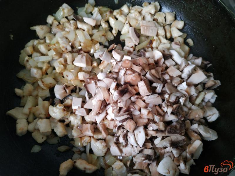 Фото приготовление рецепта: Жульен с грибами и курицей шаг №6